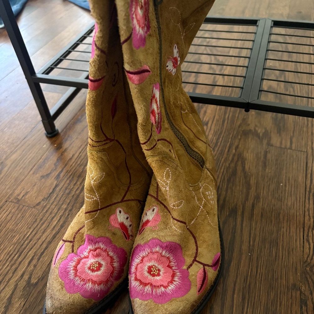 Lucky Embroidered Floral Cowboy Boots - Picture 3 of 7